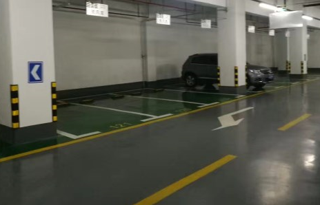 環氧地坪漆的面漆施工后會不會自然流平？